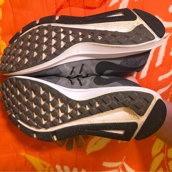 Nike Gray Running Shoes - Picture 5 of 6